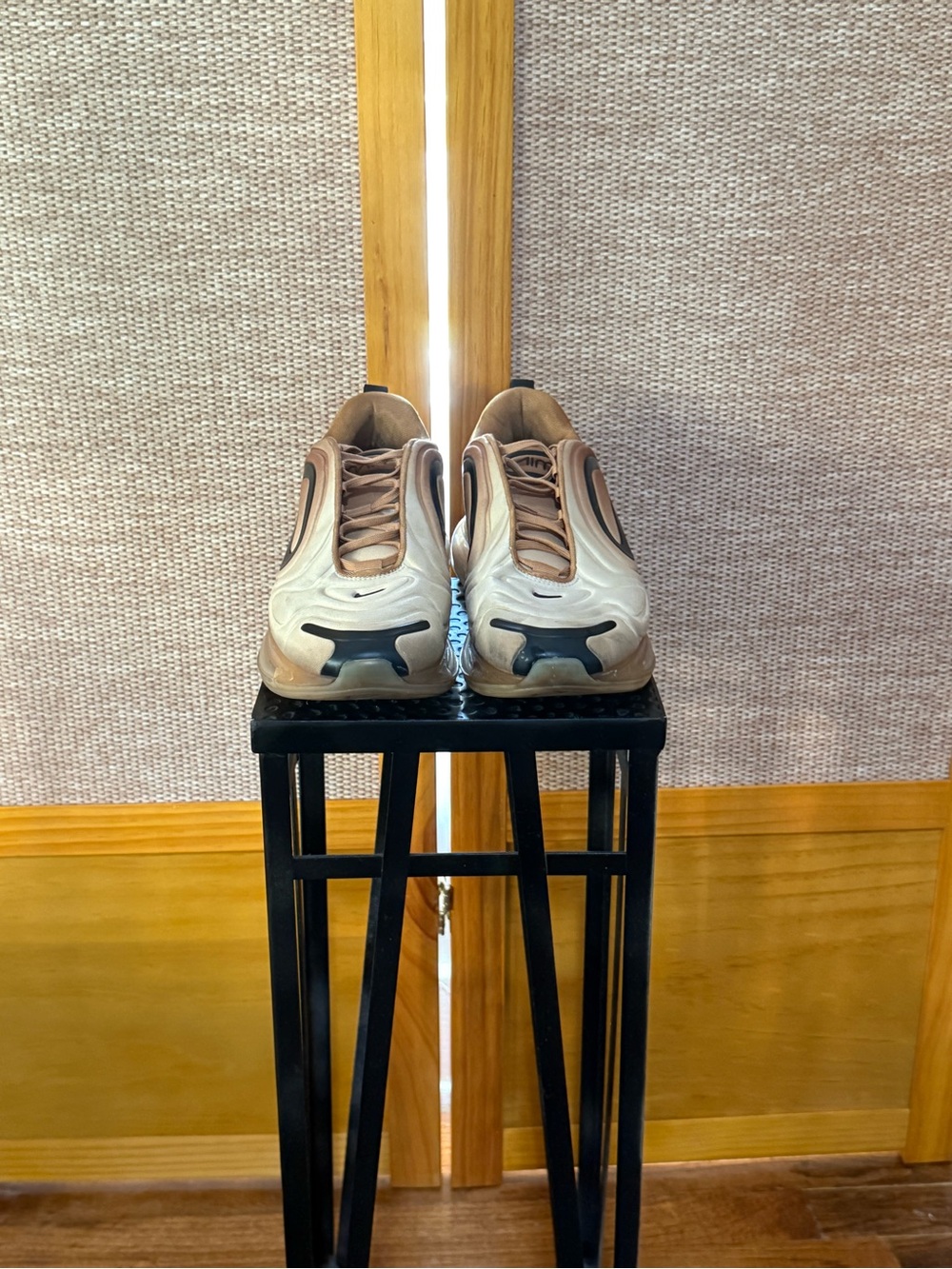 Men's Nike Air Max 720 Sneakers in Gold and Black
